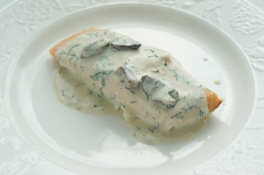 kremalı mantar sause ile pişmiş somon