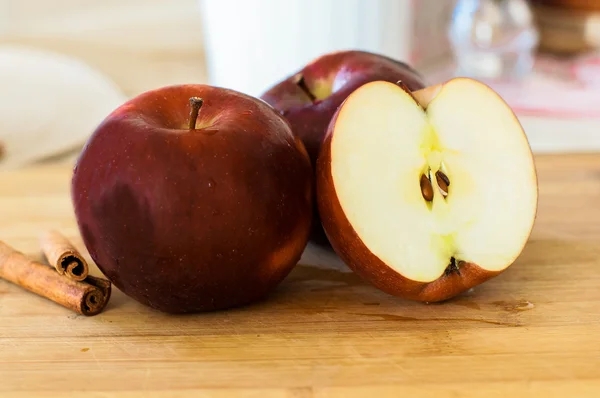 Red Apples with drops of water — Stock Photo, Image