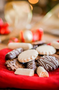 kurdela ile beyaz Tekstil üzerine çikolatalı kurabiye