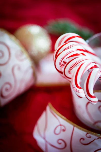 Bastoncini di caramelle alla menta piperita di Natale — Foto Stock