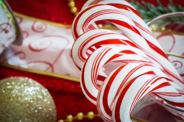 Bastoncini di caramelle alla menta piperita di Natale — Foto Stock