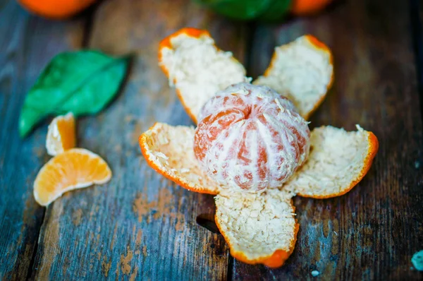 Fresh tangerines on wooden background — Stock Photo, Image