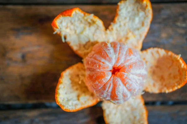 Fresh tangerines on wooden background — Stock Photo, Image