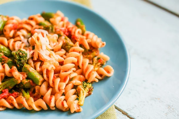 Pasta with vegetables and cheese on wooden background — Stock Photo, Image