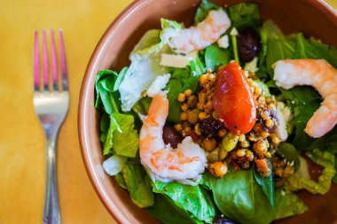 Thai salata karides ve sebze