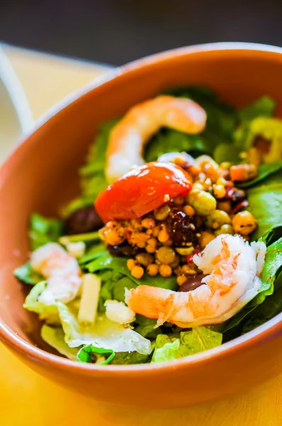 Thai salad with shrimps and vegetables — Stock Photo, Image