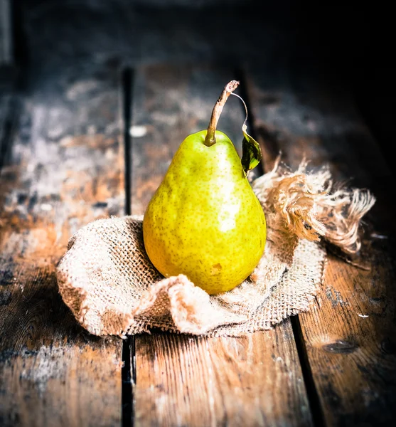 Pears on rustic wooden background — Stock Photo, Image