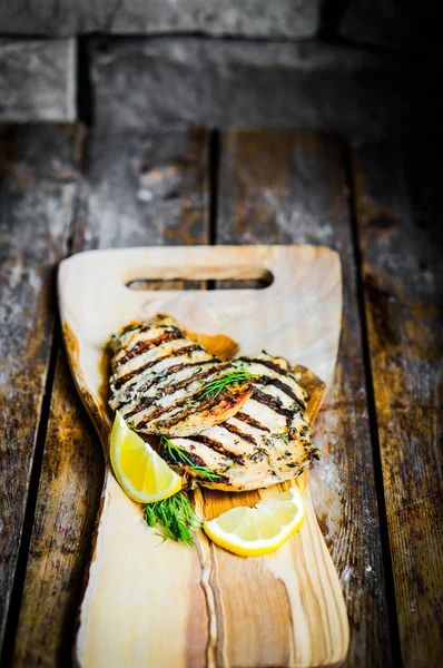 Grilled chicken with potatoes and asparagus on wooden background — Stock Photo, Image