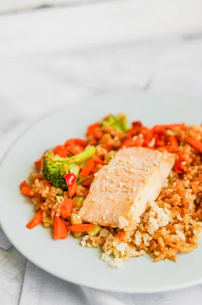 Grilled salmon with quinoa and vegetables — Stock Photo, Image