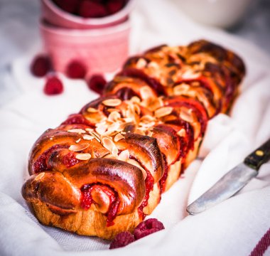 ahşap zemin badem ile Ahududu cake