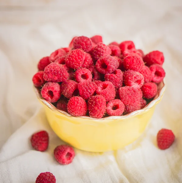 Raspberries in a bowl — Stock Photo, Image