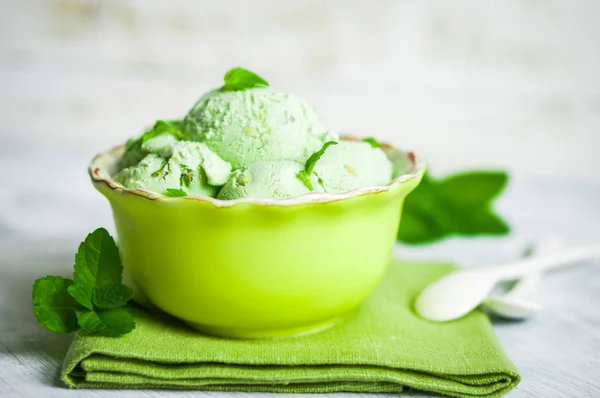 Pistachio ice-cream — Stock Photo, Image