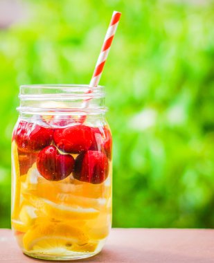 Detoks suyu kokteyli