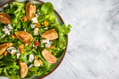 incir, peynir ve ceviz yeşil salata