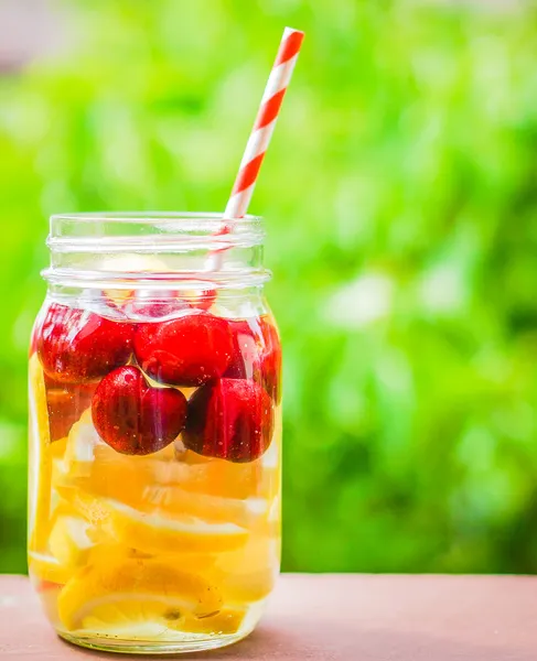 Detox water cocktail — Stockfoto