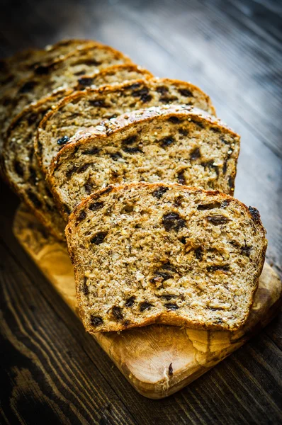 Gesneden zelfgebakken brood — Stockfoto