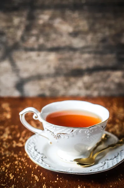 Xícara de chá no fundo de madeira — Fotografia de Stock
