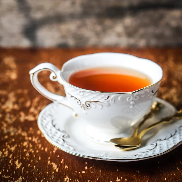 Tasse Tee auf Holzgrund — Stockfoto