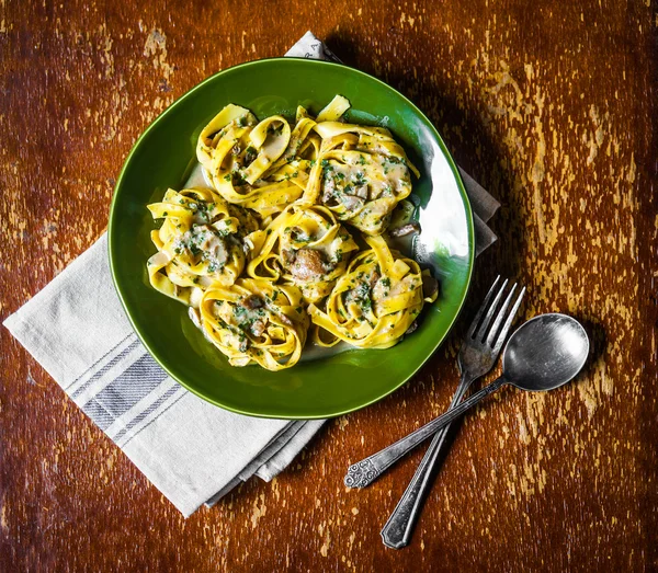 Tagliatelle med svamp — Stockfoto