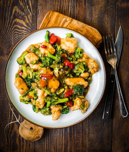 tavada sebze ve Soya soslu tavuk göğsü