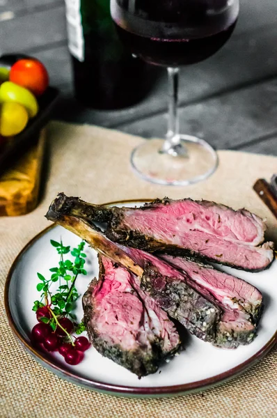 Primer plano de las chuletas de cordero a la parrilla — Foto de Stock