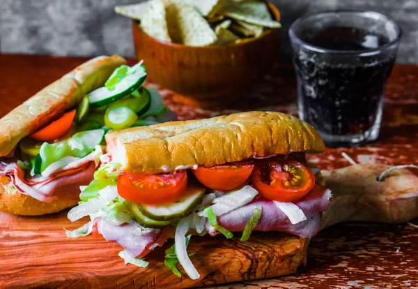 Hoagie italiano con prosciutto e verdure — Foto Stock