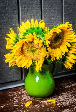 vazo ile ayçiçeği