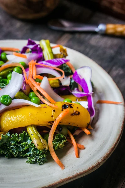 Ensalada con verduras a la parrilla —  Fotos de Stock
