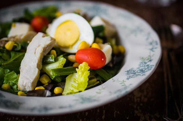 Grüner Salat mit Gemüse — Stockfoto