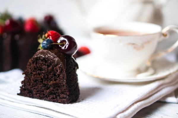 Um pedaço de bolo de chocolate — Fotografia de Stock