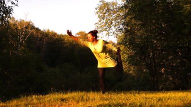 kızın yaptığı çalışmaları yogi