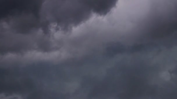 Hemel voor een donder-storm, wolken — Stockvideo