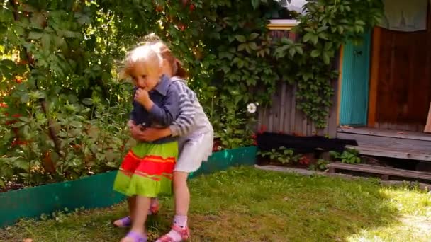 Two girls playing, laughing — Stock Video