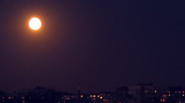 Gece boyunca ay ışığı