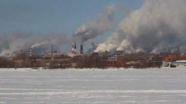 Kış balıkçılık fabrika bacaları, Vinçler zemin üzerine