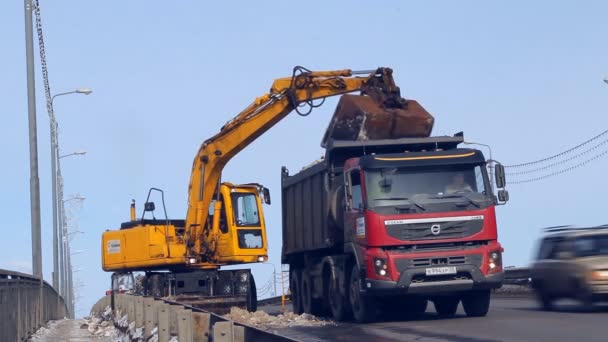 Snow removal equipment (excavator) cleans the road from snow — Stock Video