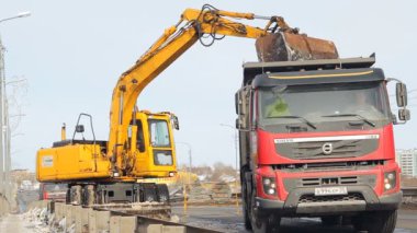 kar yolda kar kaldırma ekipmanları (tarak) temizler