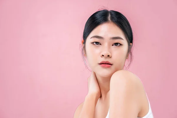 Close Beauty Shot Beautiful Asian Girl Looking Camera Isolated Pink — Stock fotografie