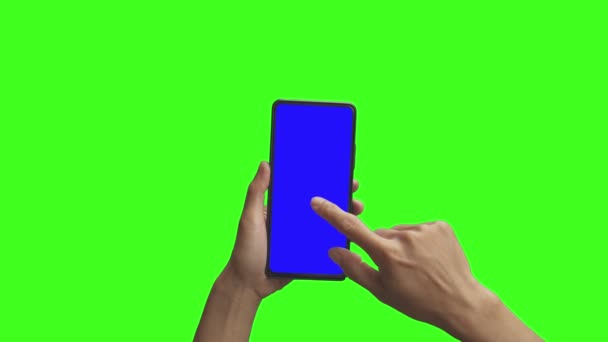 Phone Hand Close Isolated Green Background Phone Screen Blue Chroma — ストック動画