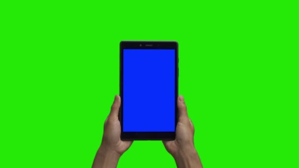 Tablet Hand Close Isolated Green Background Tablet Screen Blue Chroma — Wideo stockowe