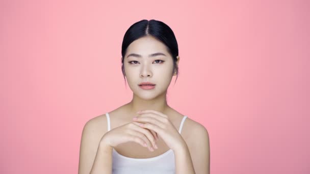 Close Beauty Shot Beautiful Asian Girl Looking Camera Isolated Pink — стоковое видео