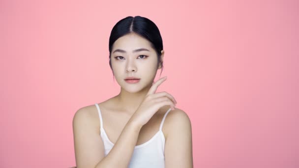 Close Beauty Shot Beautiful Asian Girl Looking Camera Isolated Pink — Stock video