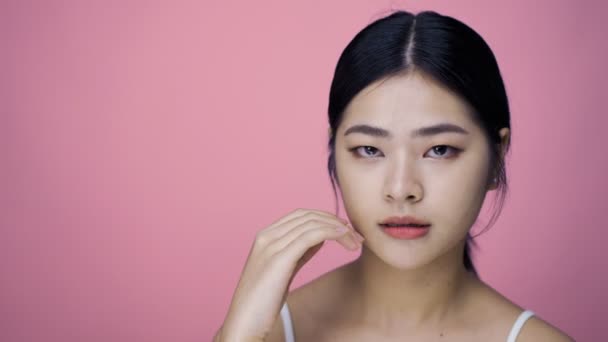 Close Perfecte Schoonheid Gezicht Van Jonge Mooie Aziatische Vrouw Massages — Stockvideo