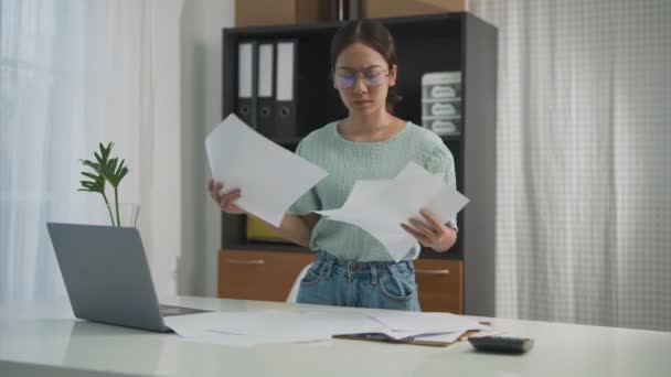 Asian Woman Feeling Stress Work Office Tired Business Woman Workplace — Vídeo de Stock