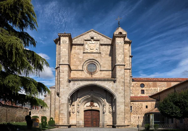 スペイン アビラのサント トーマス修道院の正面ロイヤル修道院 ロイヤリティフリーのストック画像