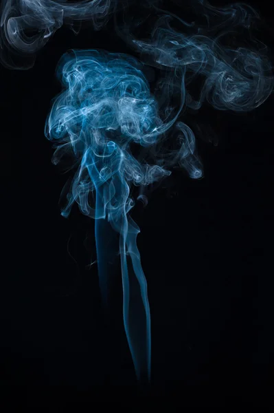 Pohybujících kouř na černém pozadí — Stock fotografie