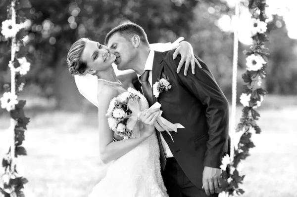 Groom and bride — Stock Photo, Image