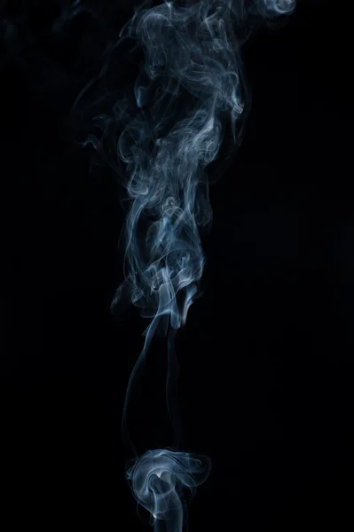 Humo en movimiento sobre fondo negro — Foto de Stock