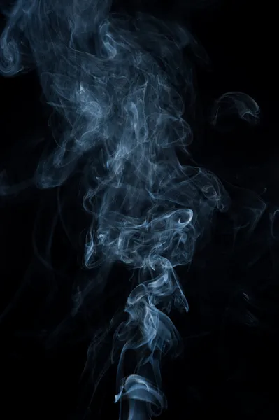 Beweglicher Rauch auf schwarzem Hintergrund — Stockfoto