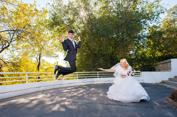 Bride and groom — Stock Photo, Image